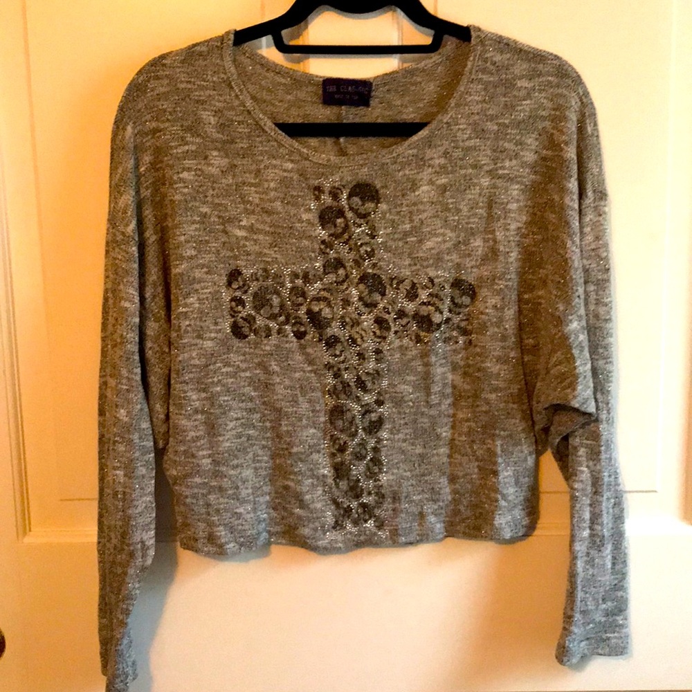 Thin knitted skull cross shirt